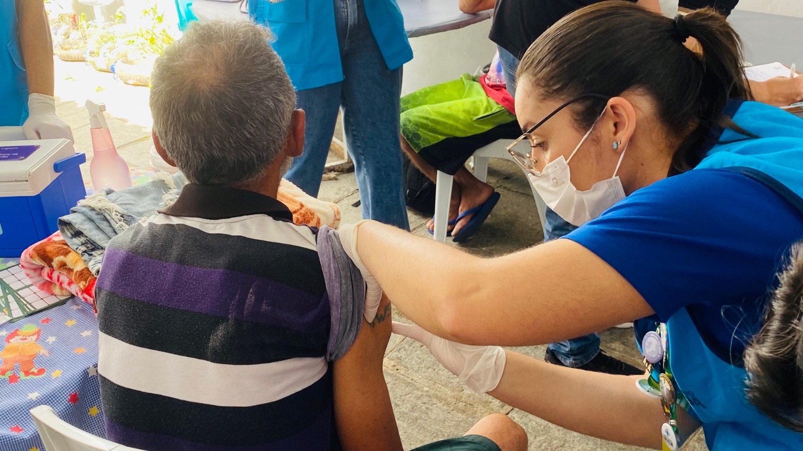 Prefeitura de Campina Grande viabiliza doações de agasalhos para pessoas em situação de rua, por meio do Centro Pop