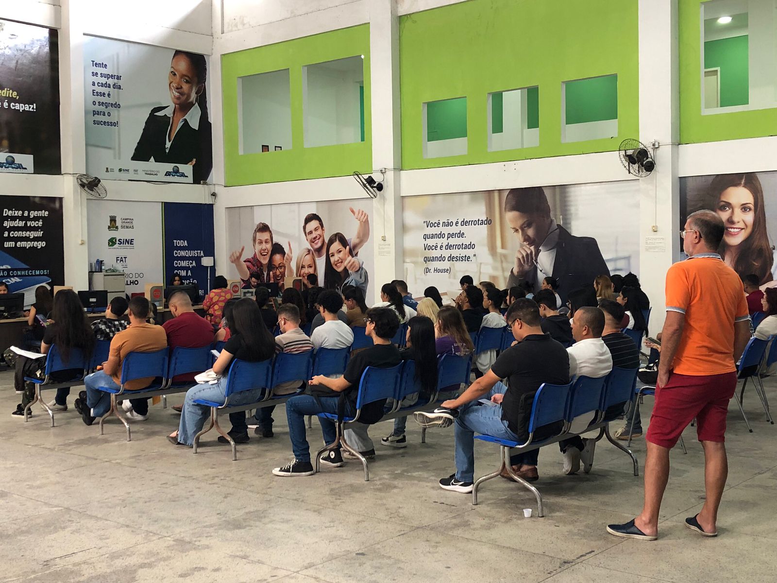 Campina Grande inicia setembro com 860 vagas de emprego no Sine Municipal