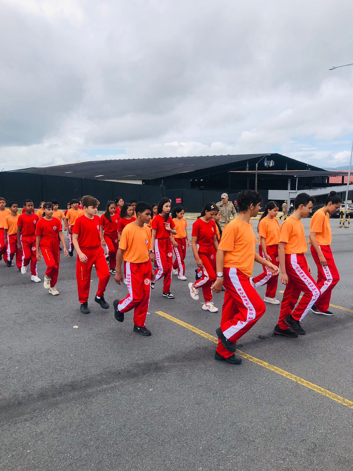 Prefeitura reforça cidadania e inclusão com ensaio geral dos Bombeiros Mirins que participarão do Desfile de 7 de Setembro