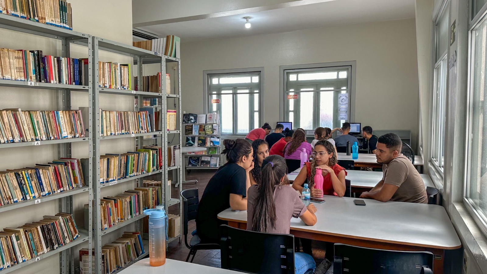 Biblioteca Municipal Félix Araújo recebe estudantes que se preparam para o Enem