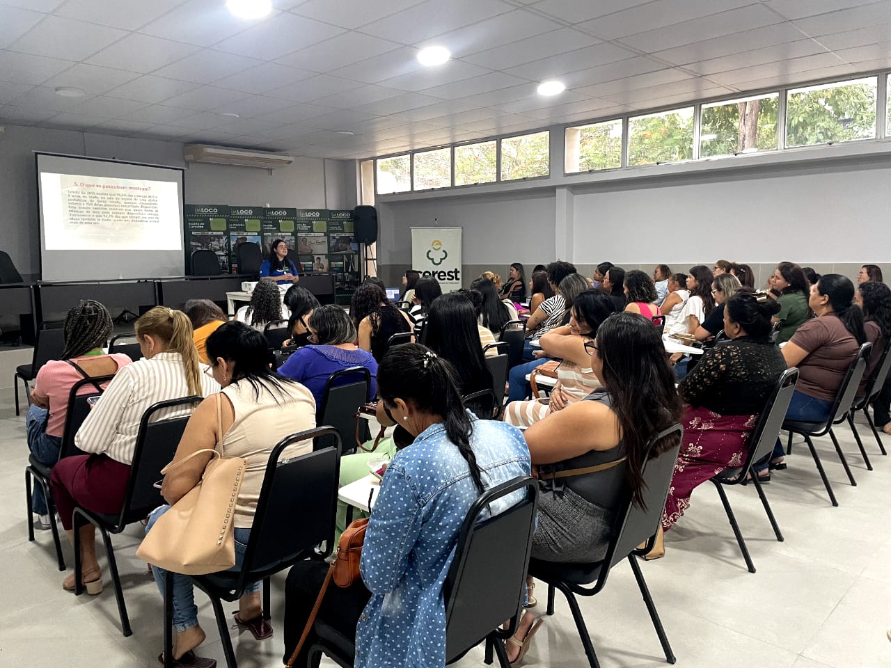 Prefeitura de Campina Grande promove capacitação sobre os prejuízos no uso excessivo de telas e conteúdos inadequados para crianças na primeira infância