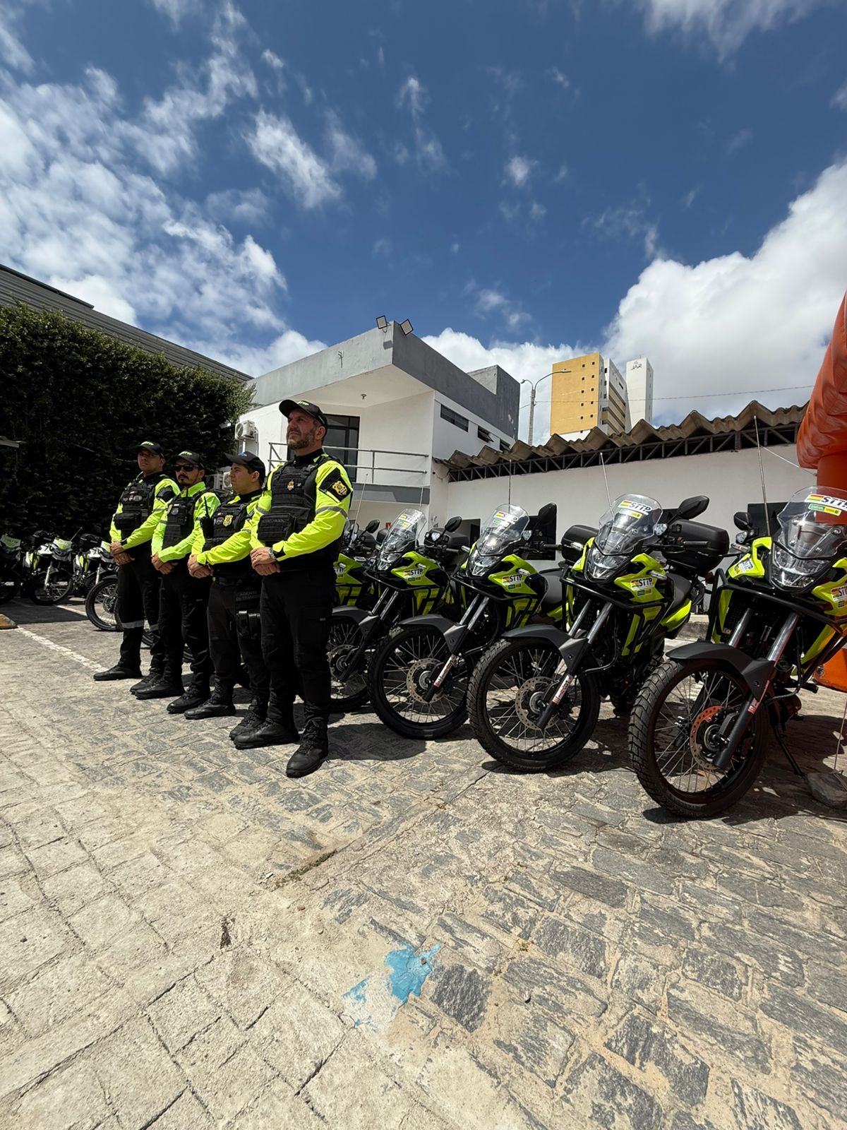 Prefeitura de Campina Grande faz entrega de motocicletas e equipamentos de segurança para agentes de trânsito da STTP
