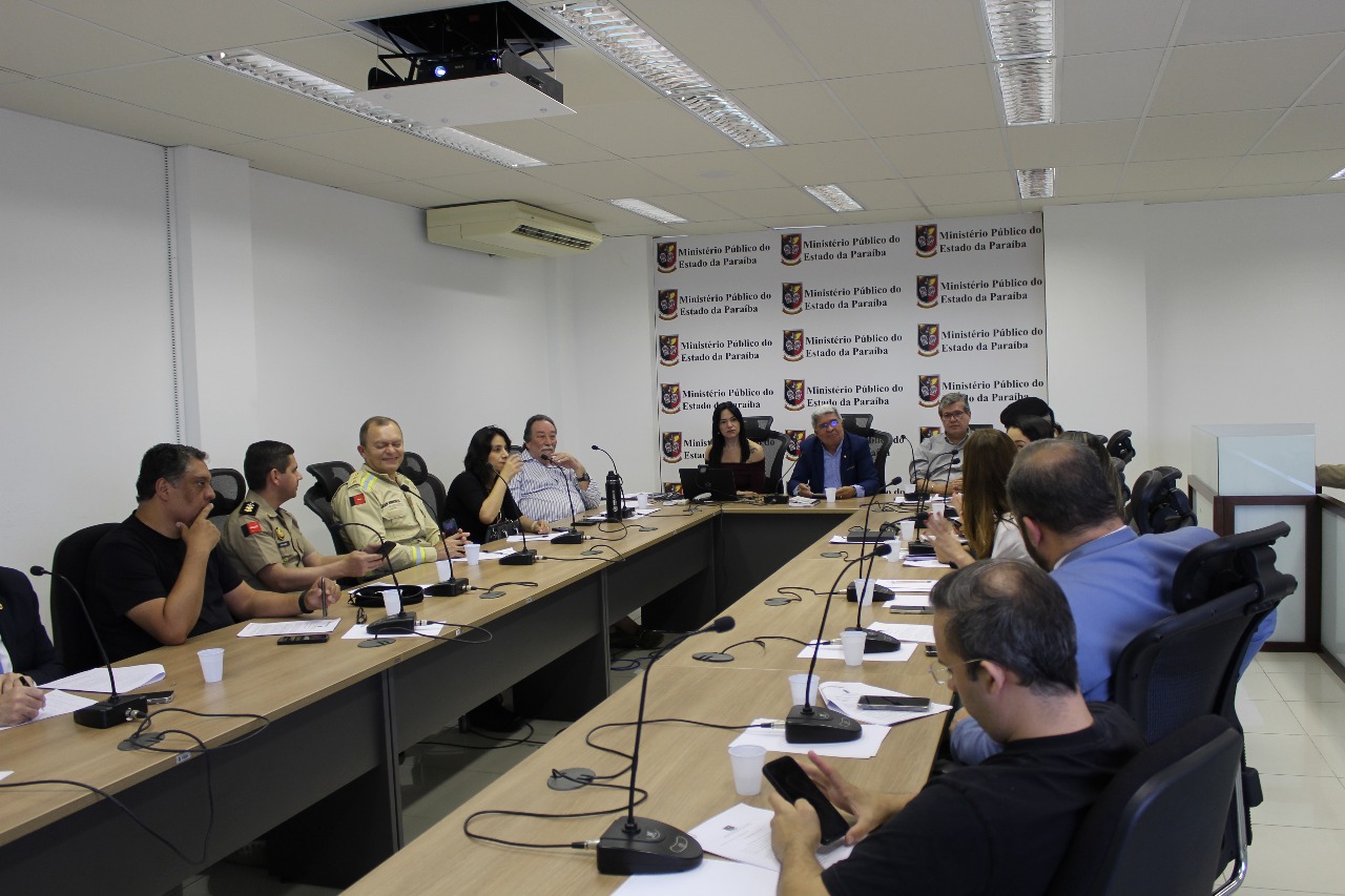 Procon-CG participa de reunião no MP-Procon para discutir medidas preventivas à comercialização de bebidas falsificadas e adulteradas em conjunto com autoridades