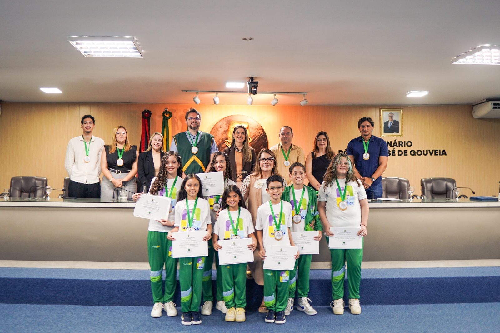 Estudantes da Rede Municipal são homenageados na CMCG por conquista em Olimpíada Internacional de Matemática na Ásia