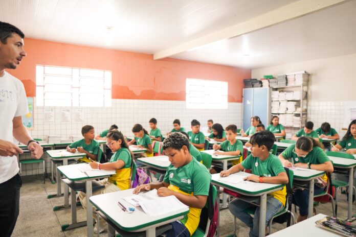 Campina Grande inicia aplicação das provas do SAEB para quase 5 mil estudantes da Rede Municipal