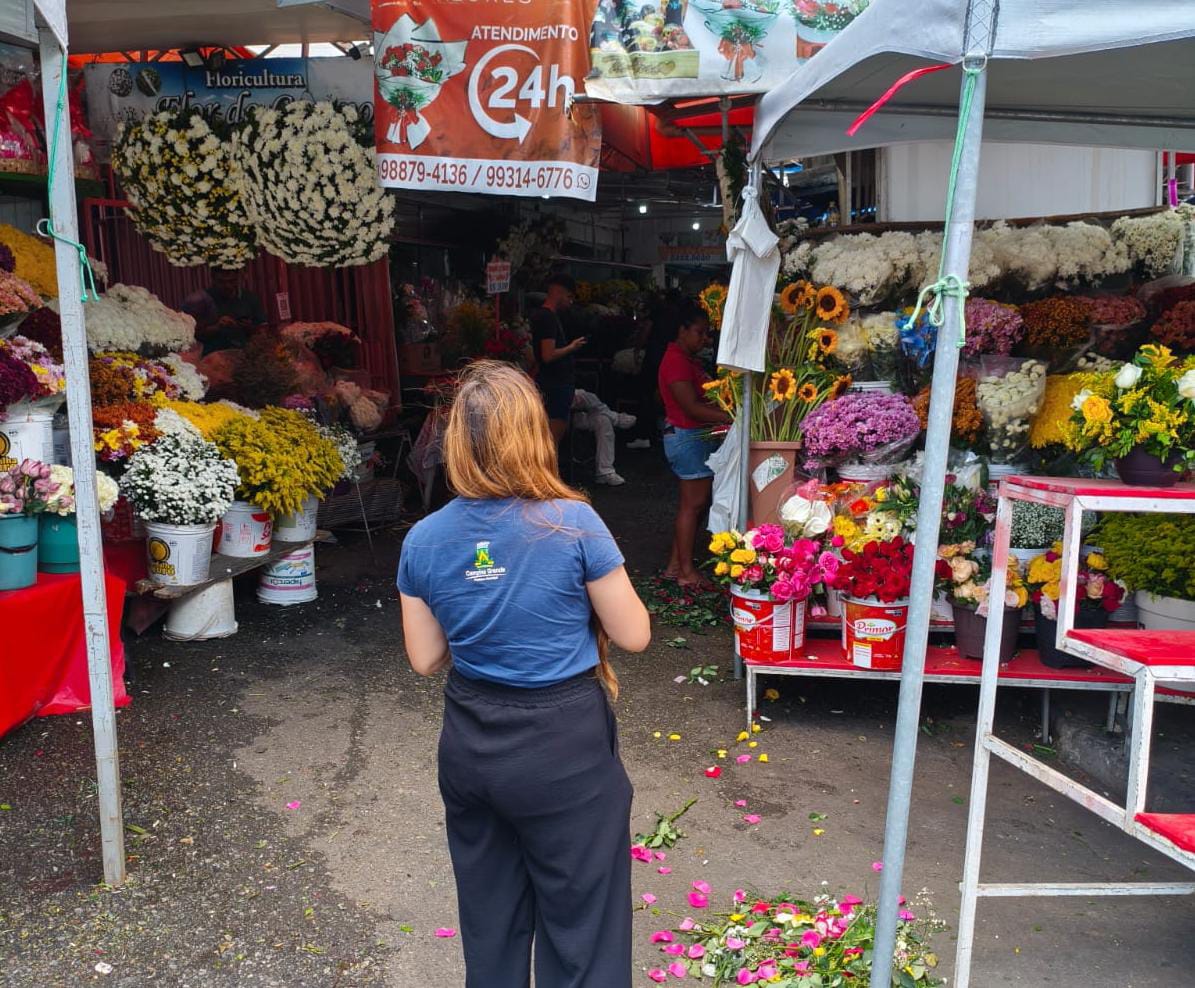 Preços de flores e velas variam até 213% em Campina Grande, aponta pesquisa do Procon Municipal