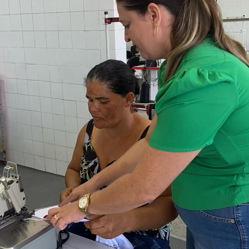 Prefeitura de Campina Grande oferece capacitação profissional em Corte e Costura para mulheres do Cras Bodocongó