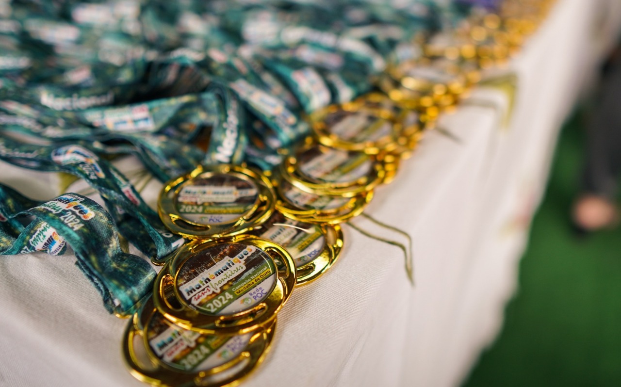 Estudantes da Rede Municipal de Campina conquistam medalhas de bronze em olimpíada internacional de pensamento computacional, além de prata e bronze em raciocínio lógico