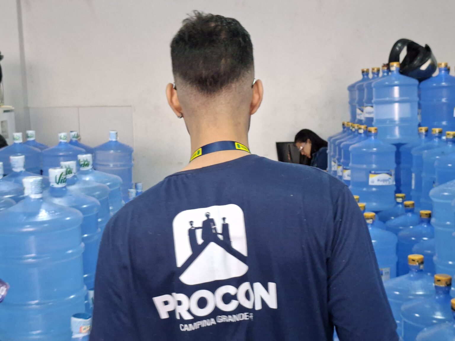 Procon de Campina Grande aponta queda no preço do gás e variação de até R$ 4,50 na água mineral em novembro