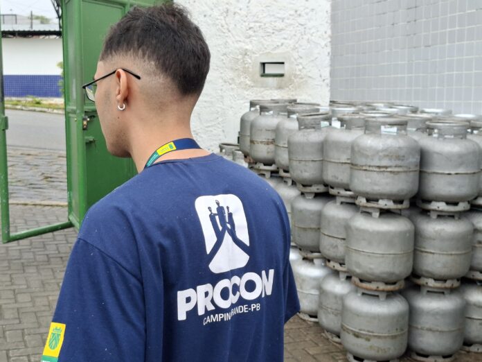 Pesquisa do Procon Municipal aponta menor preço, em Campina Grande, para gás de cozinha, R$ 89,99; e água mineral R$ 6,00