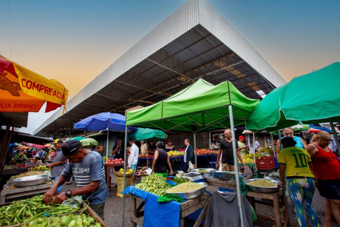 Proclamação da República: feriado não altera funcionamento da Feira Central nem serviços de limpeza urbana em Campina Grande