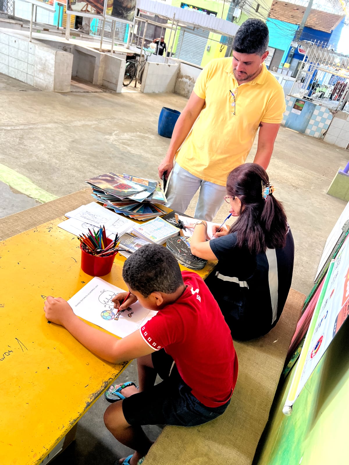 Programa de Erradicação do Trabalho Infantil da Prefeitura de Campina Grande, realiza ação na Feira Central para prevenir casos de trabalho envolvendo menores