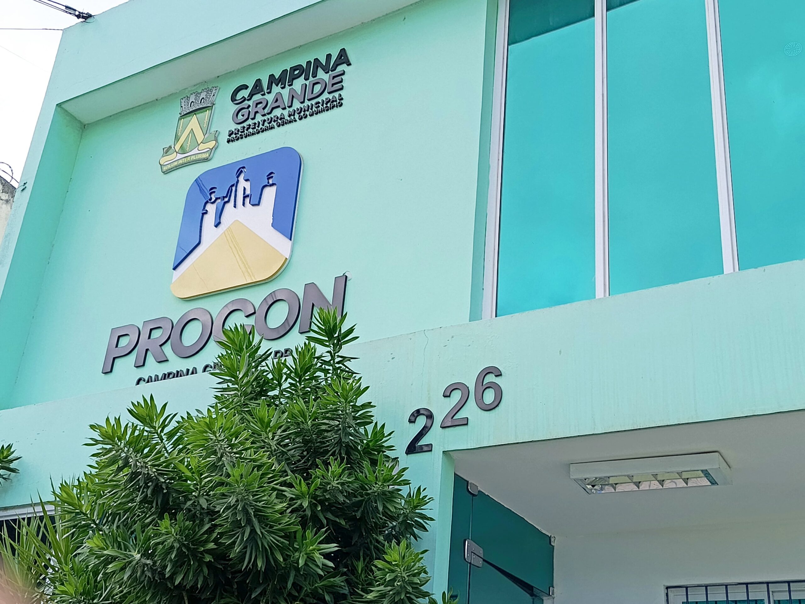 Procon multa instituições financeiras em mais de R$ 500 mil após denúncias de consumidores em Campina Grande