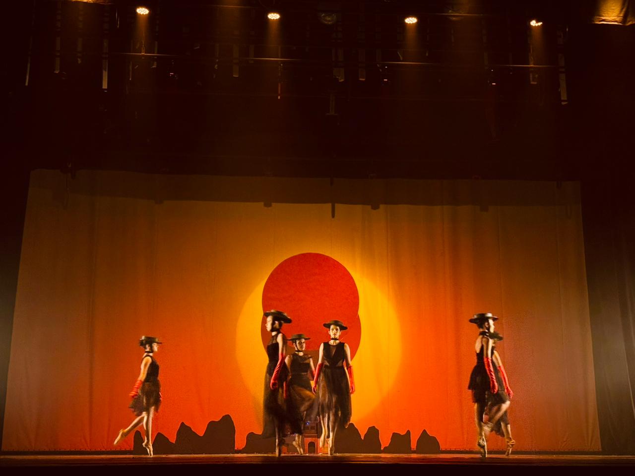 Festival Estrelas da Borborema lota Teatro Municipal para celebrar o ano letivo do Centro Cultural Lourdes Ramalho e da Estação Ciência