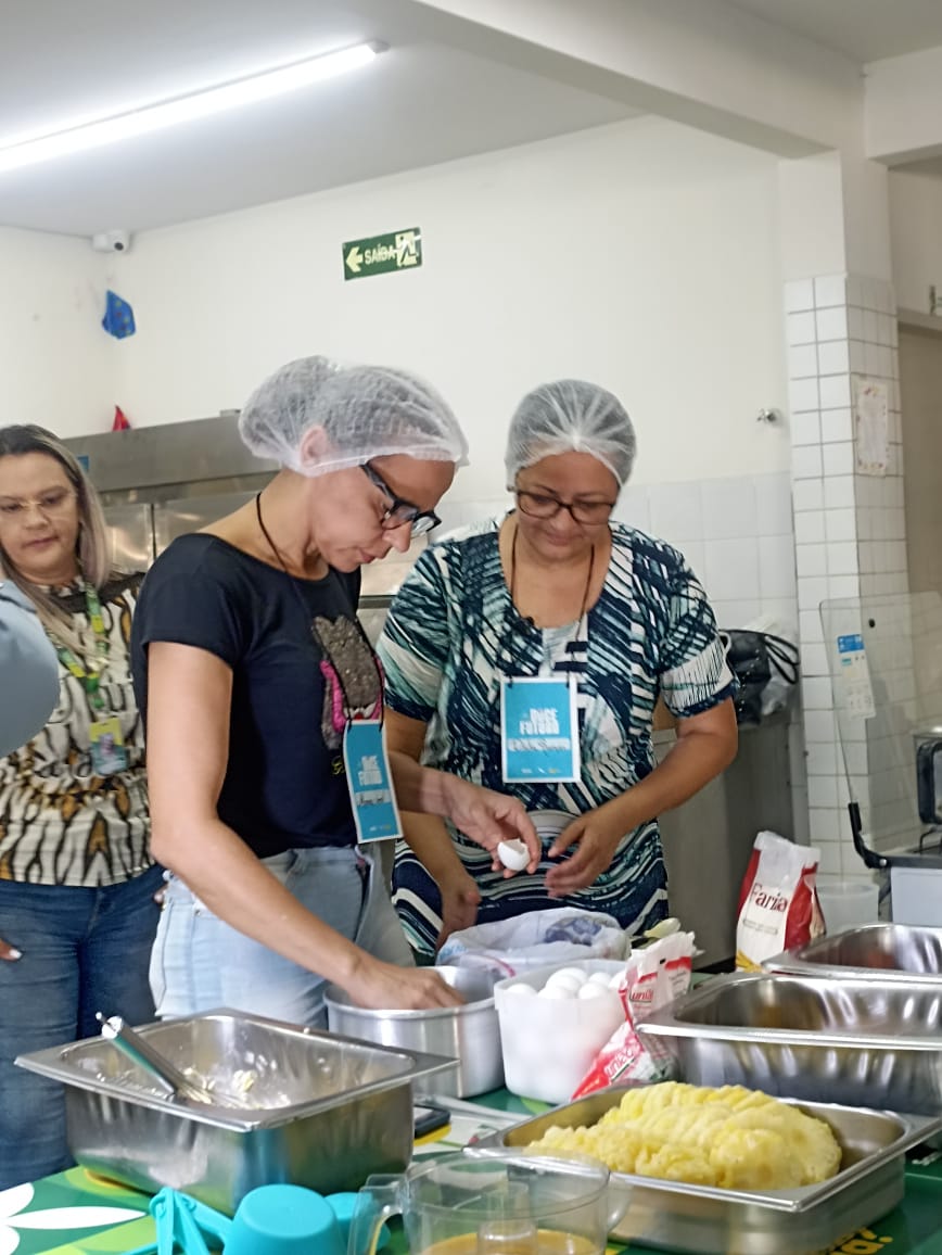 Projeto Doce Futuro: Mulheres atendidas pela Prefeitura de Campina Grande participam de Confeitaria Artesanal coordenada por alunos do Sesi Paraíba