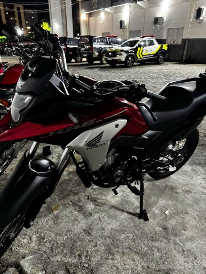 STTP identificou e reteve motocicleta com indícios de adulteração e restrição de roubo/furto, em Campina Grande