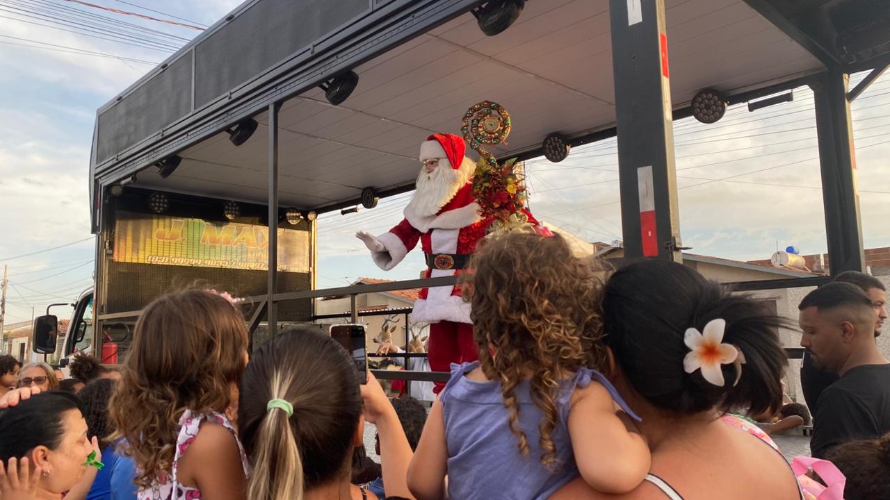 Prefeitura de Campina Grande promove ‘Chegada do Papai Noel’ no Aluízio Campos para cerca de mil pessoas