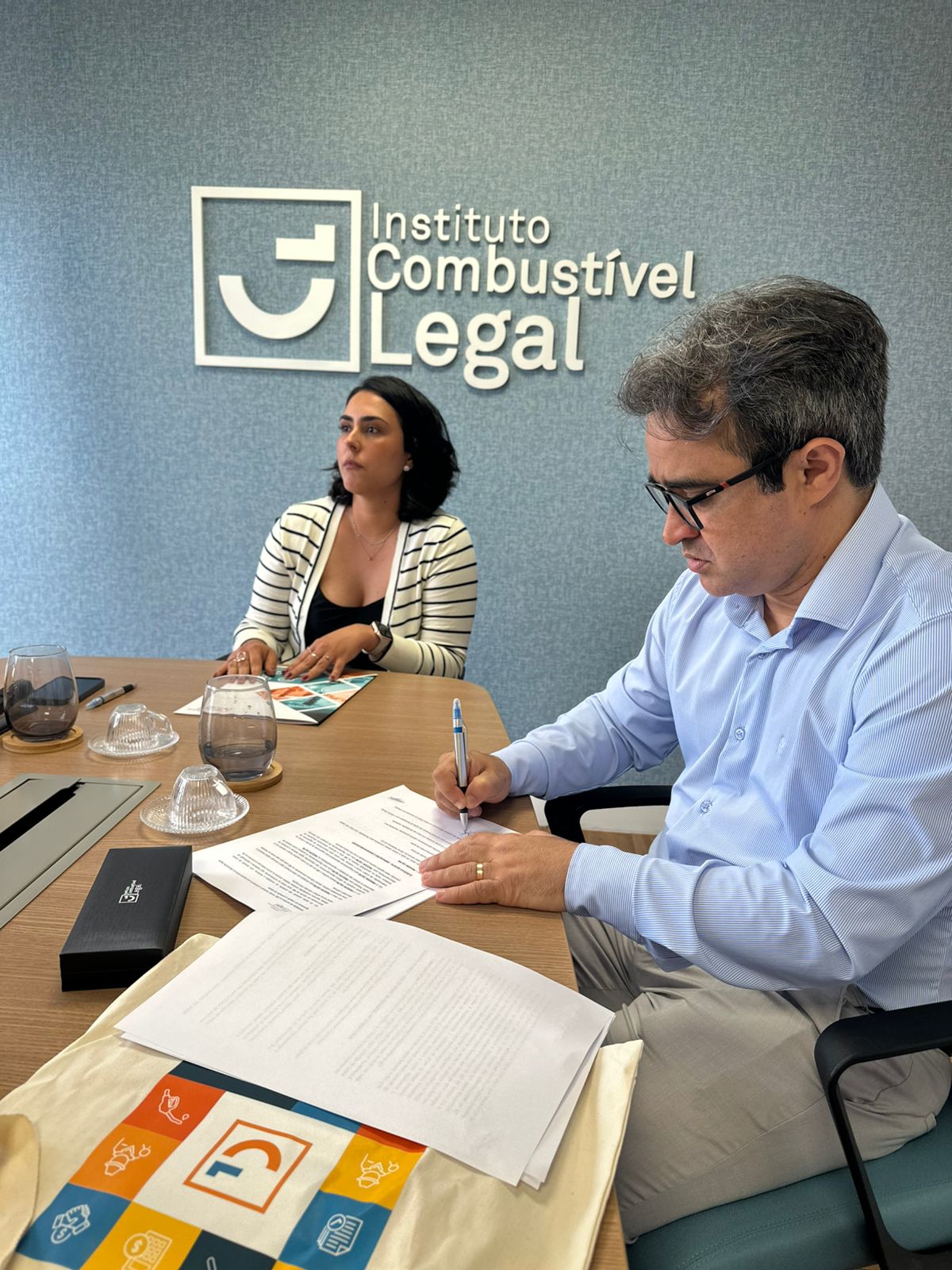 Procon-CG firma acordo de cooperação com o Instituto Combustível Legal