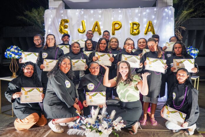 Estudantes da EJA e do PBA participam de cerimônia de formatura e celebram a conclusão de ciclos em Campina Grande