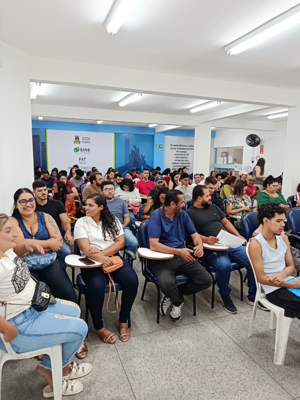 Sine de Campina Grande registra grande movimentação no início da manhã desta segunda-feira