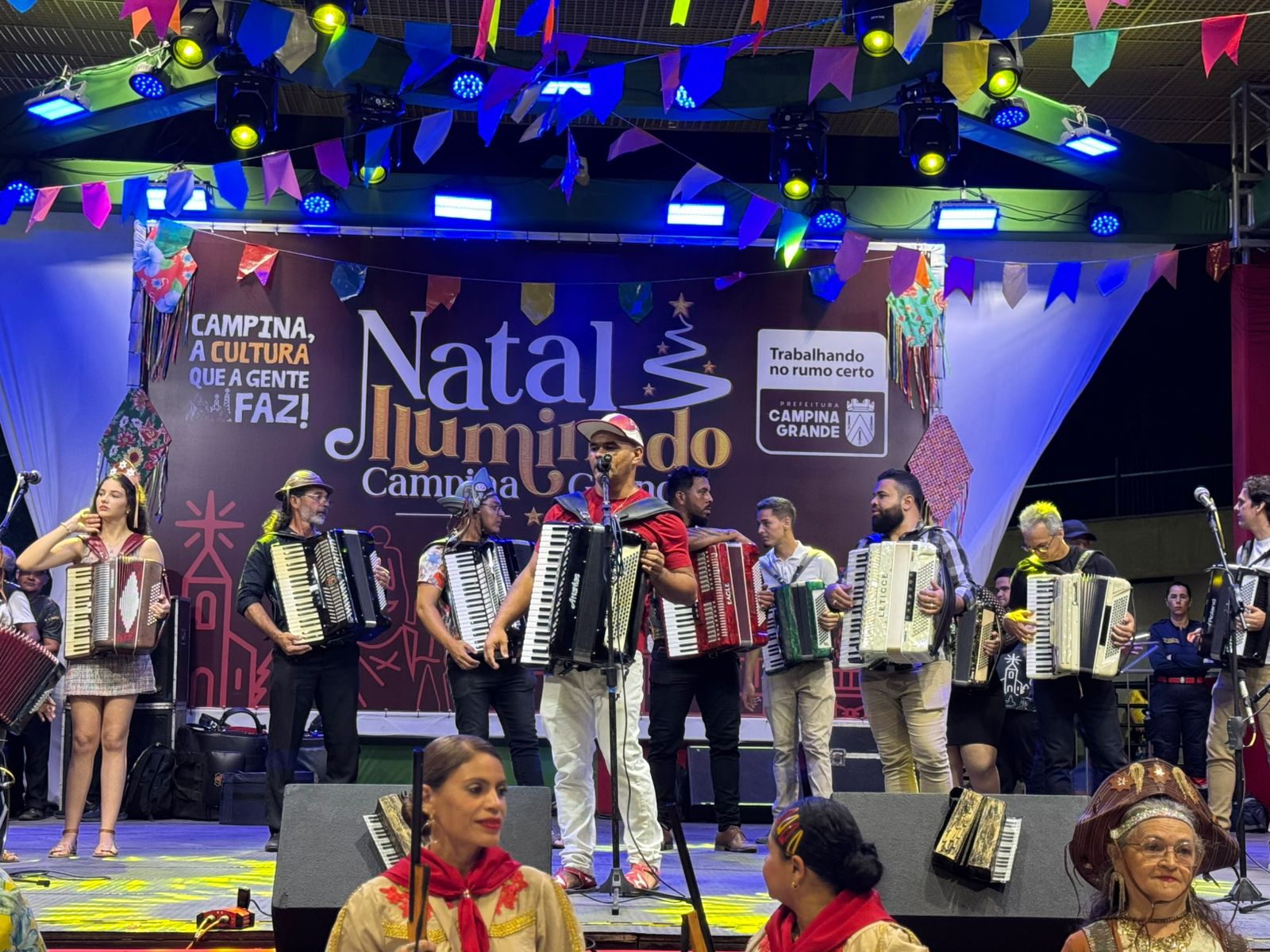 Natal Iluminado 2025 reúne cerca de 400 artistas e celebra o Dia Nacional do Forró em Campina Grande