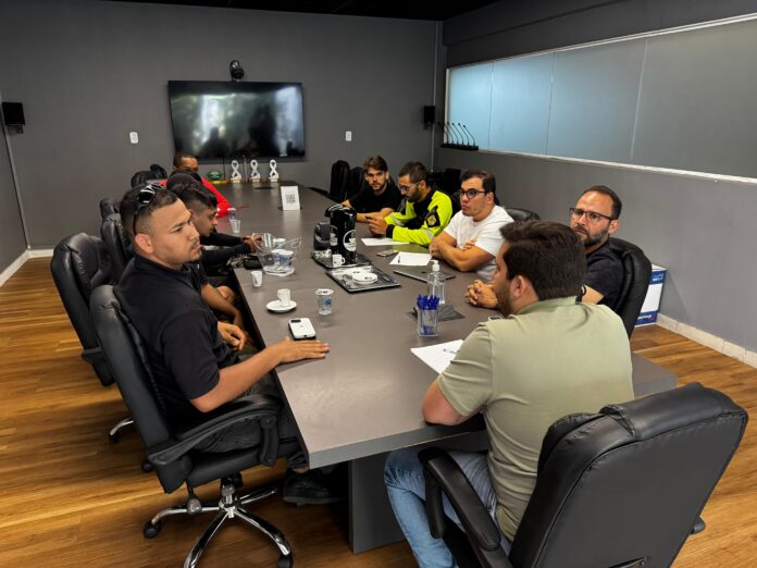 Superintendente de Trânsito recebe entregadores, reafirma continuidade das fiscalizações e garante diálogo com a categoria