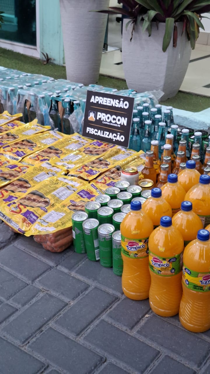 Procon-CG apreende 292 produtos impróprios para consumo no bairro Três Irmãs