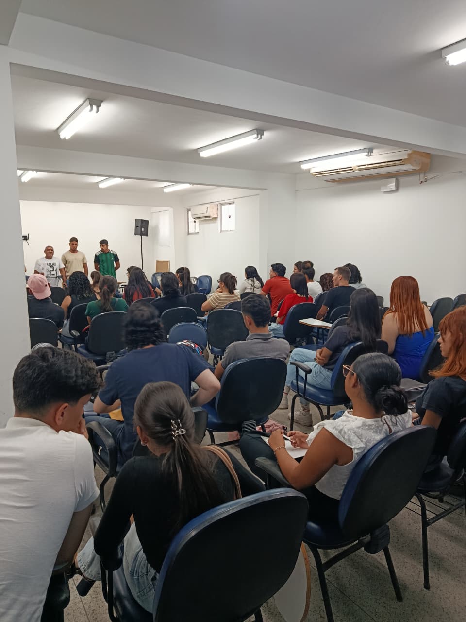 Sine Municipal, por meio de empresas parceiras, oferta vagas para cargos de telemarketing, motorista e jovem aprendiz