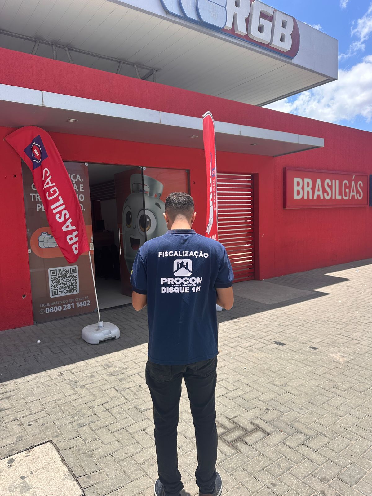 Procon-CG aponta variação de até R$ 5 na água e R$ 20 no gás de cozinha