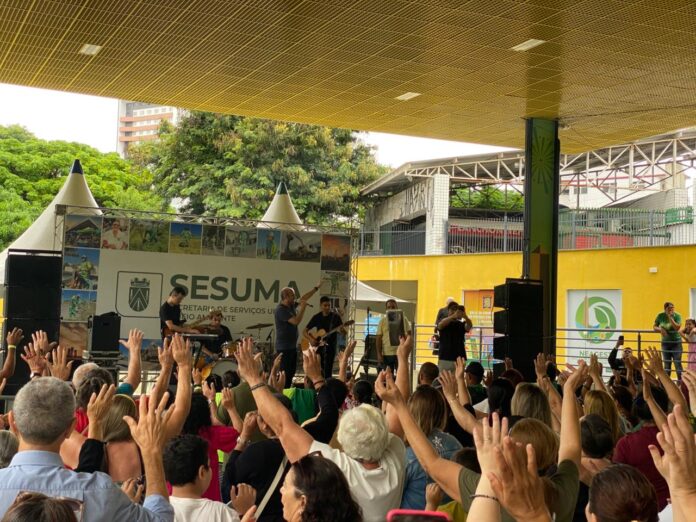Celebração de Páscoa reúne mais de mil pessoas no Parque Evaldo Cruz em Campina Grande