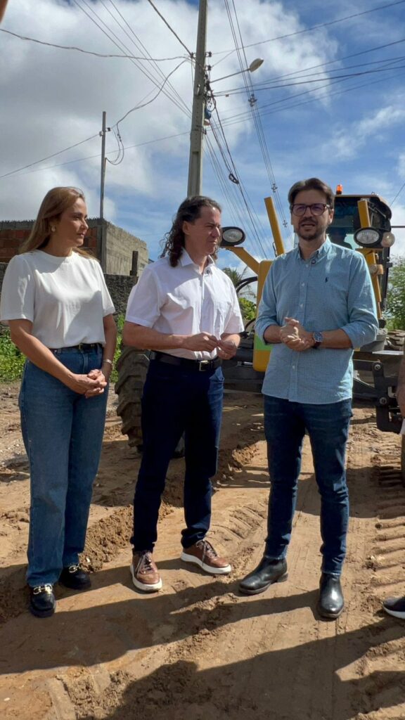 Campina Grande recebe do senador Veneziano Vital do Rêgo motoniveladora para fortalecer serviços nas áreas urbanas e rurais