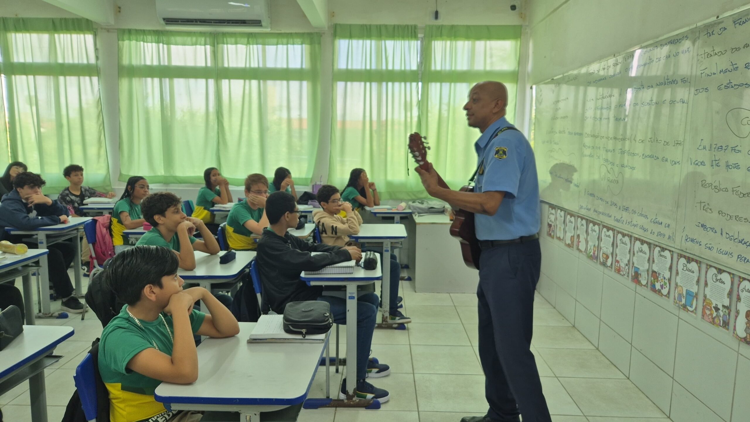Guarda Civil de Campina Grande apresenta Palestra Paz pela Paz na Escola Municipal Lourdes Ramalho