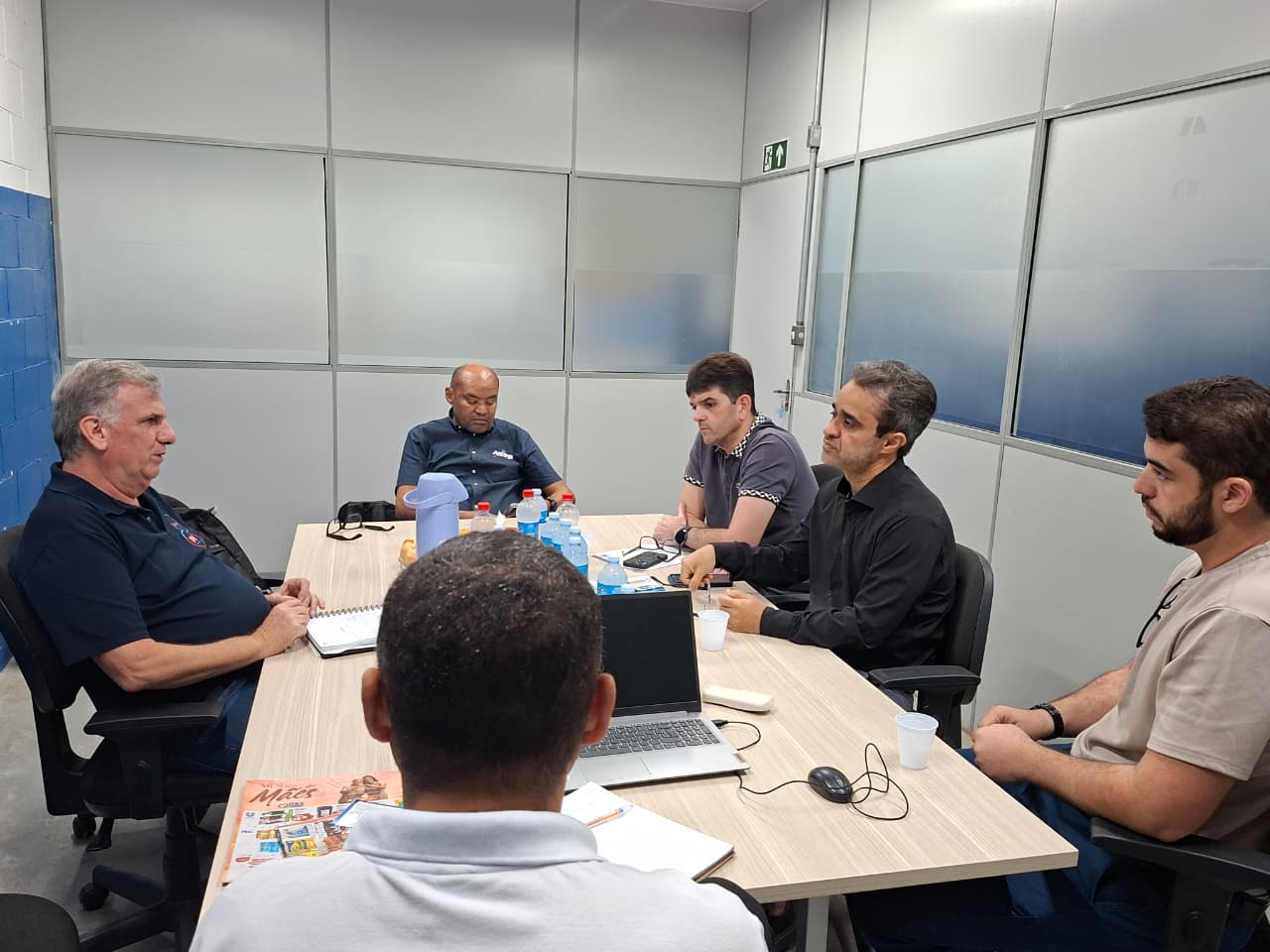 Procon-CG se reúne com Mix Mateus para discutir melhorias no atendimento ao consumidor