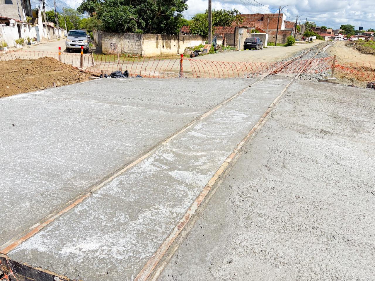 Passagens de nível da obra do VLT começam a ser executadas no perímetro urbano de Campina Grande