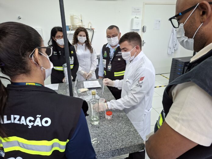 Procon-CG capacita fiscais para identificar metanol em cachaças durante O Maior São João do Mundo