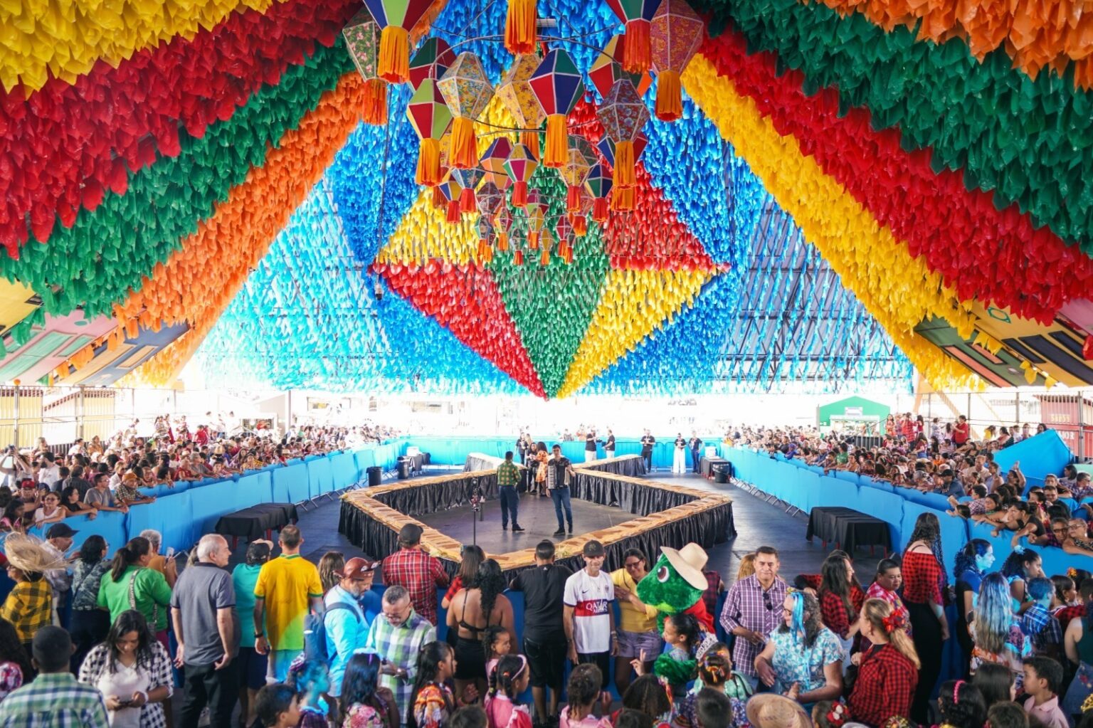 Nesta segunda-feira (8), Campina Grande tenta bater novos recordes com Quadrilhão Junino e Maior Bolo de Milho do Mundo