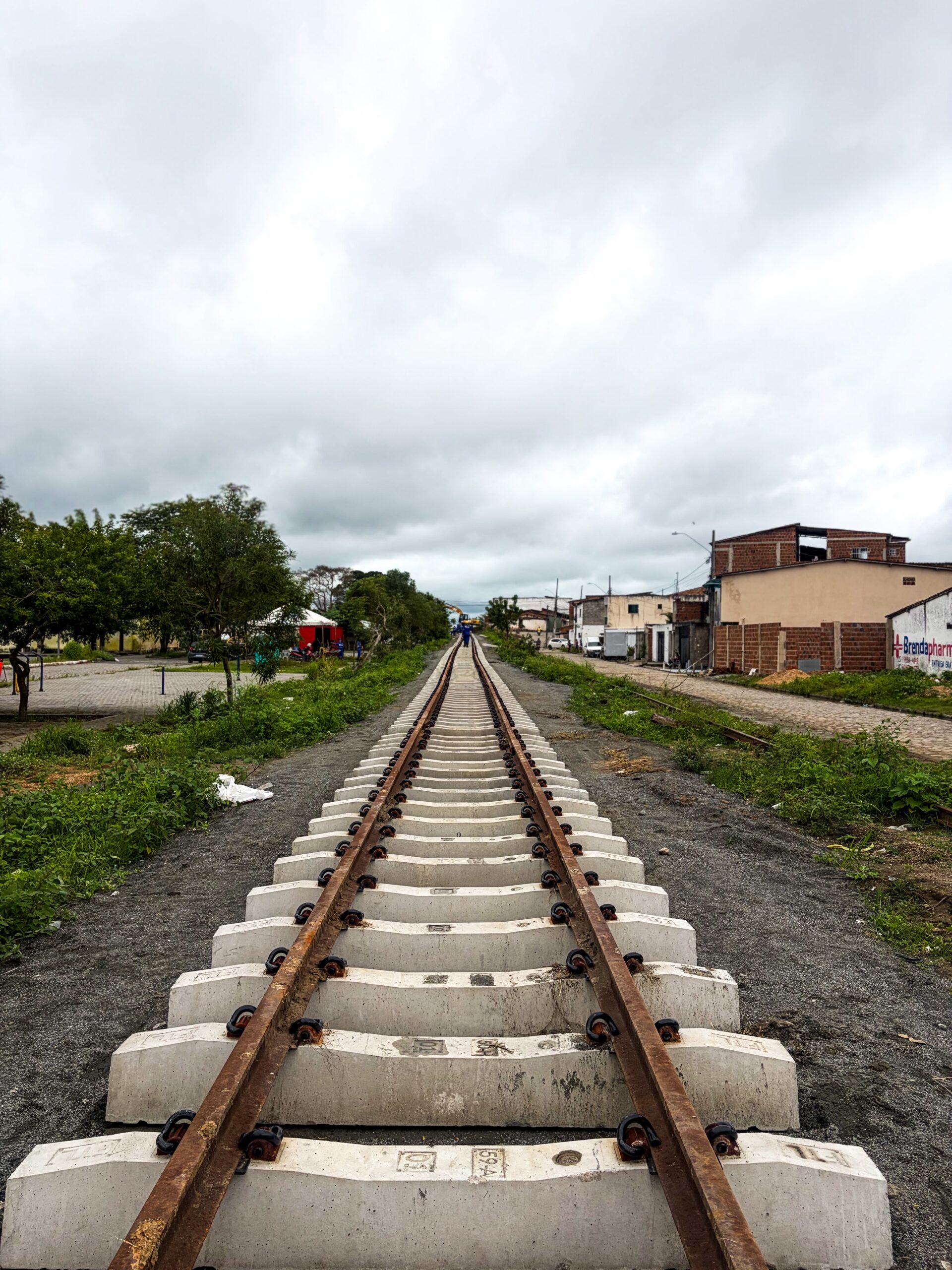 Obras do VLT: instalação de passagens de nível começa na divisa entre o Tambor e o Catolé