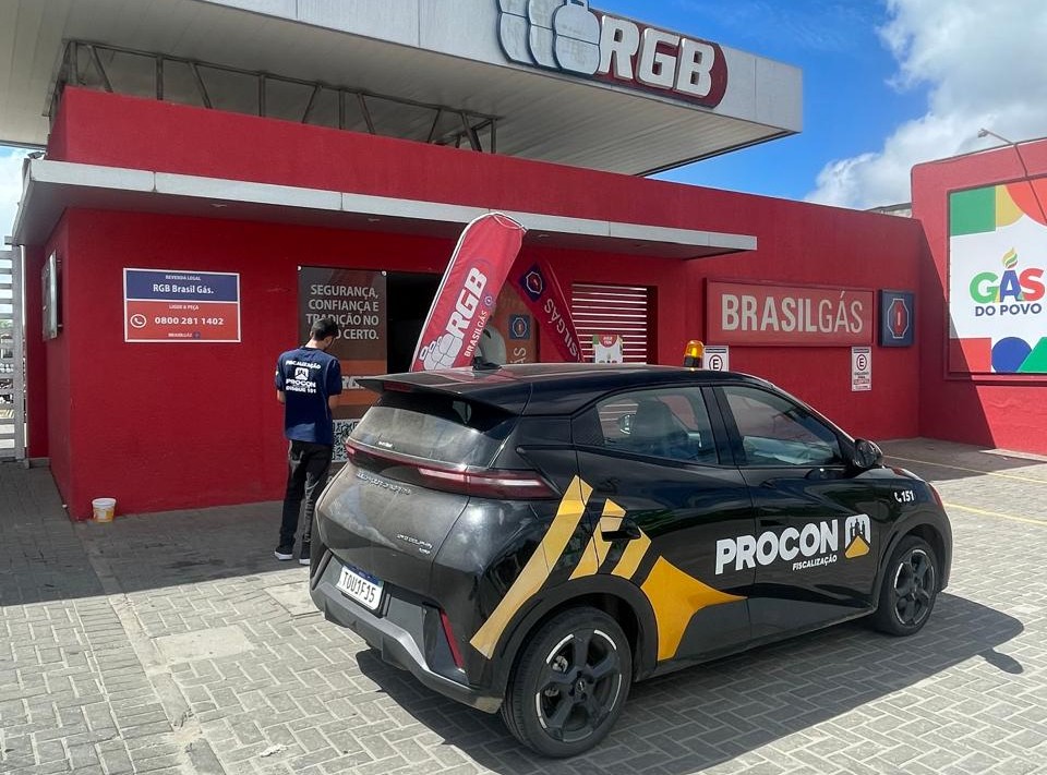 Pesquisa do PROCON-CG encontra variação de 87,50% no preço do galão de água na cidade
