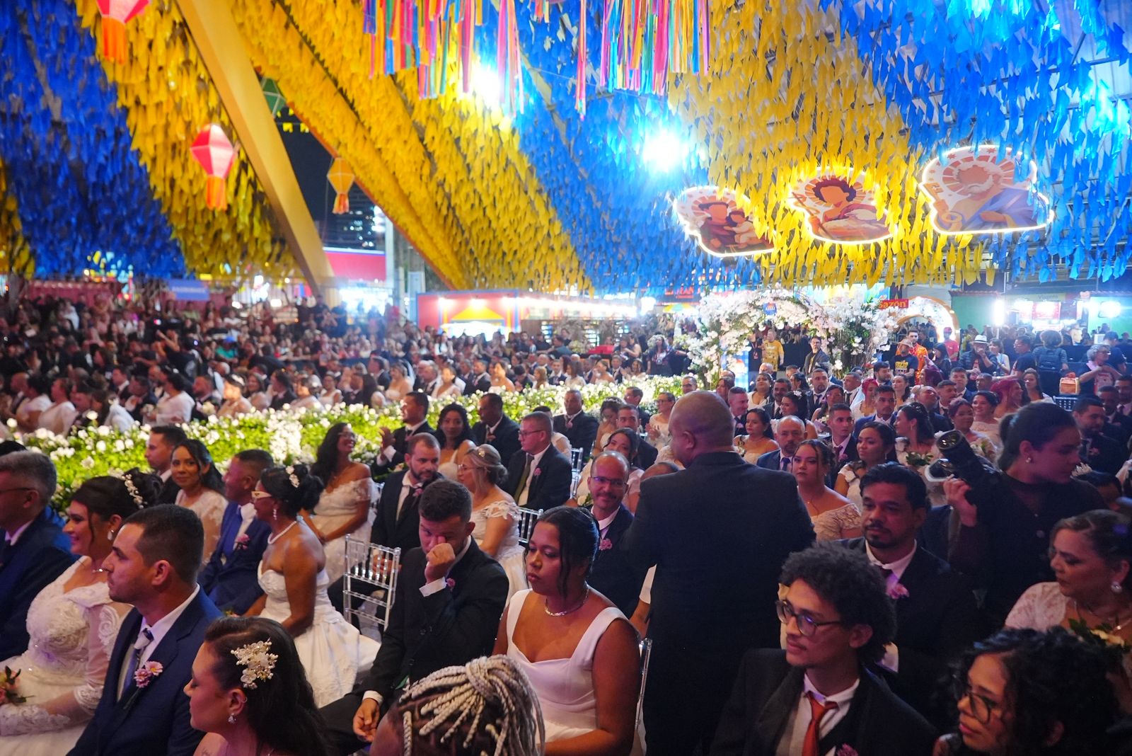 Casamento Coletivo emociona público e celebra o amor n’O Maior São João do Mundo