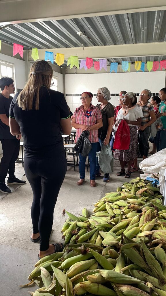 Assistência Social da Prefeitura de Campina Grande realiza entrega de 3 toneladas de milho para famílias atendidas por vários serviços no município