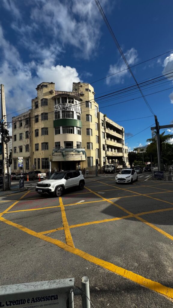 Reforma e recuperação do Grande Hotel, prédio que abrigou por anos serviços da Prefeitura, tiveram início nesta segunda-feira