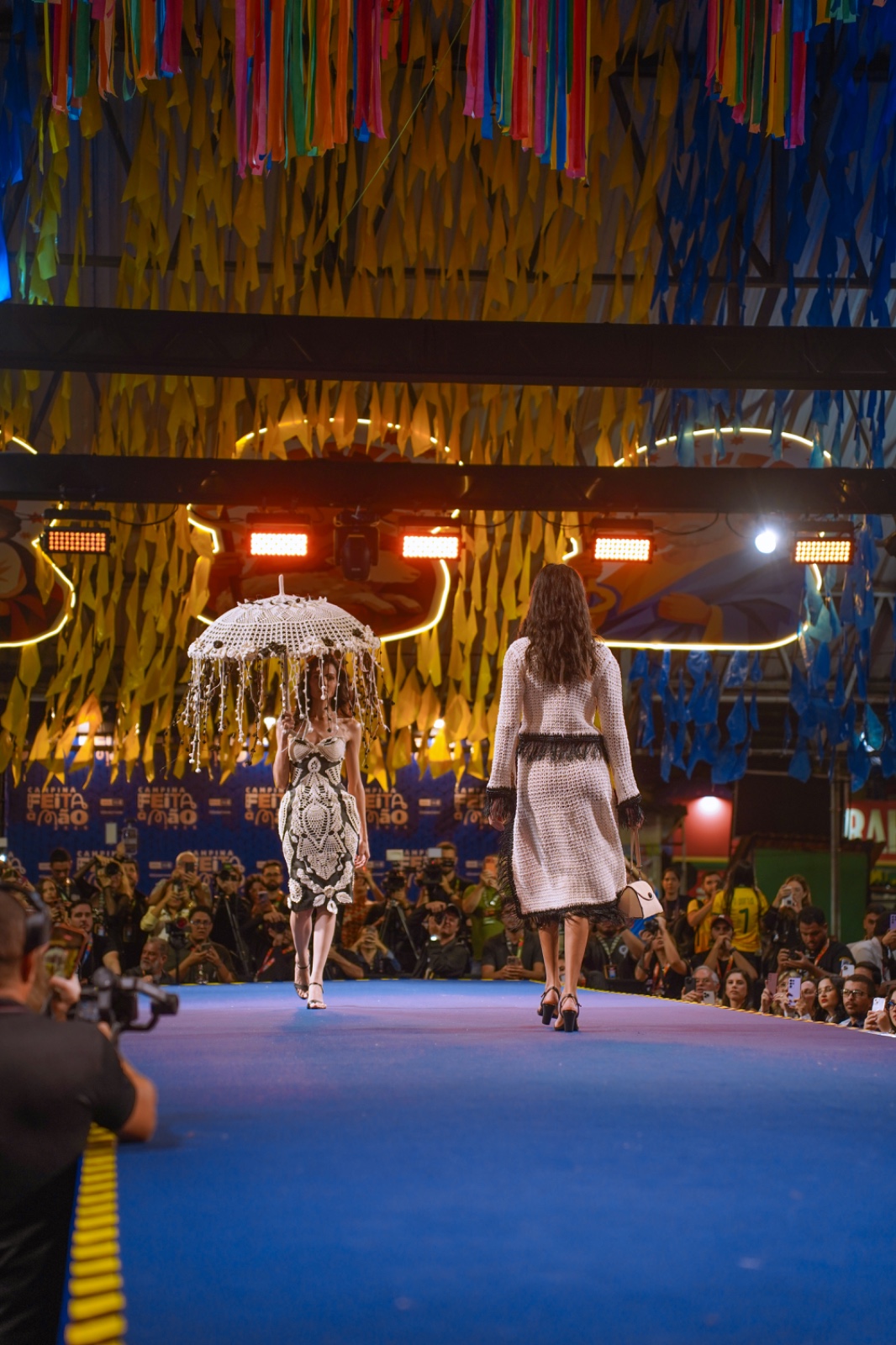 Com desfile e Vila do Artesanato, Campina Feita à Mão amplia valorização do artesanato e fortalece economia criativa durante O Maior São João do Mundo