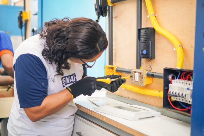 Seduc abre 20 vagas gratuitas para curso de Eletricidade Básica
