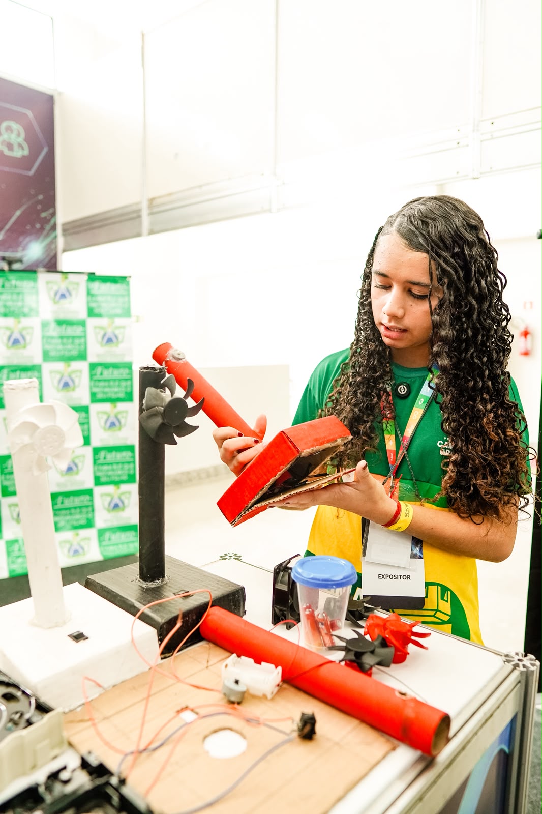 Projetos de Escolas Municipais de Campina Grande ganham destaque em feira de tecnologia, com soluções voltadas à sustentabilidade e à inovação