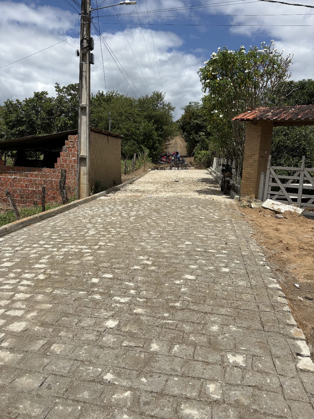 Prefeitura inicia pavimentação de ruas em comunidades rurais de Galante e Catolé de Boa Vista com investimento superior a R$ 3,1 milhões