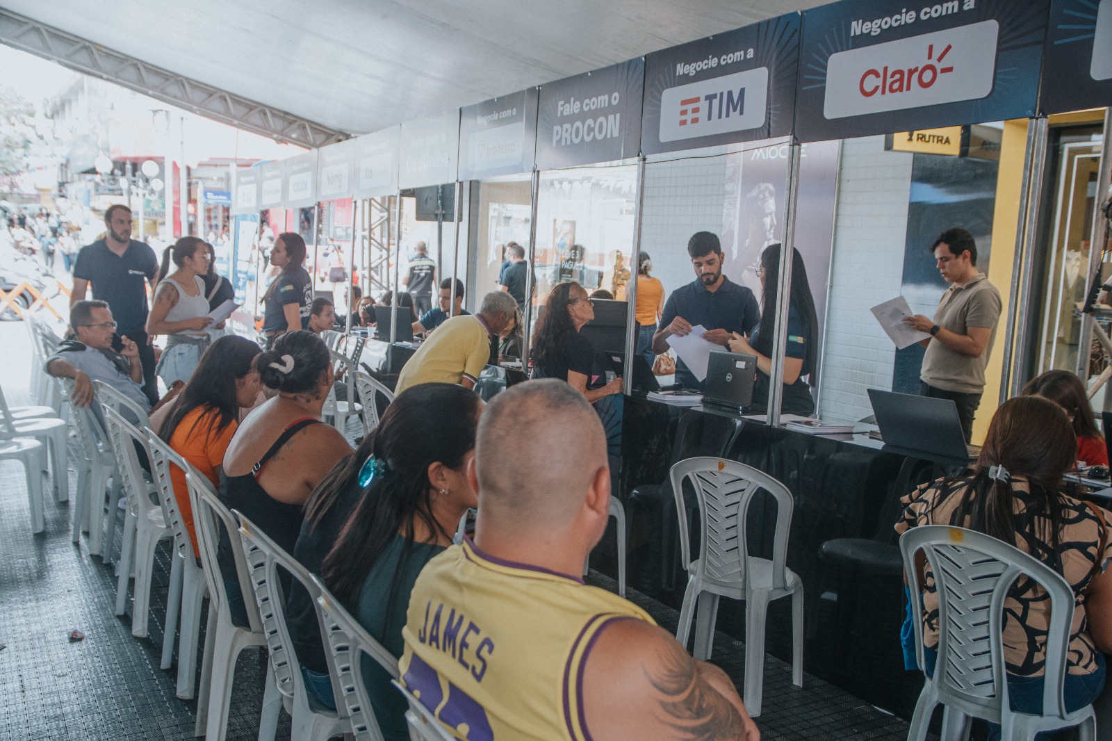 Em comemoração aos 36 anos do CDC, Secretaria de Proteção e Defesa do Consumidor promove ação de atendimentos e serviços no Centro de Campina Grande