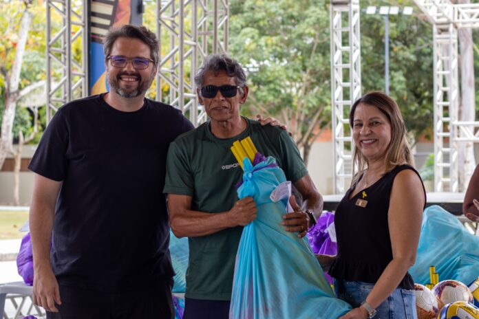 Seduc entrega mais de 1.100 materiais esportivos para 24 escolas de tempo integral