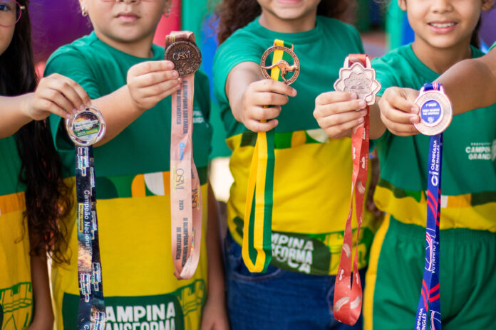 Educação Municipal de Campina Grande celebra conquistas de cerca de 150 medalhas em olimpíadas de conhecimento em 2026 e segue participando de mais competições
