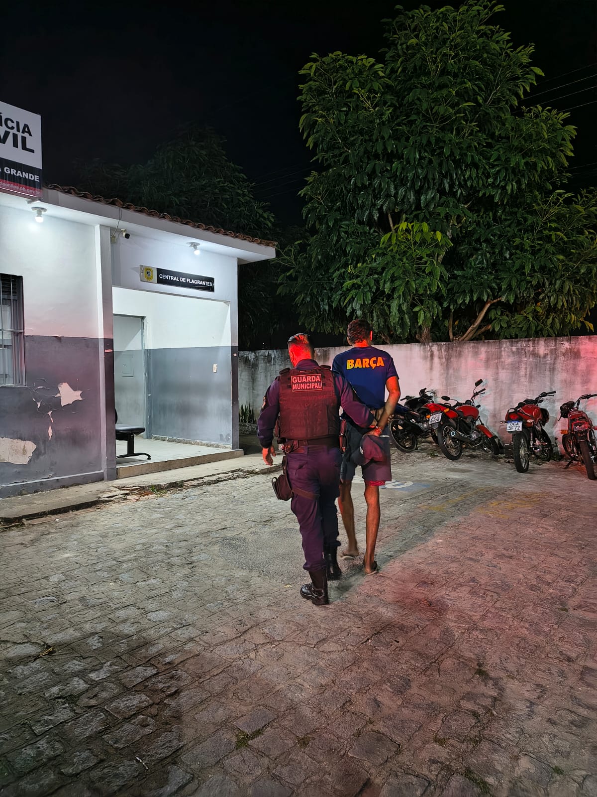 Guarda Civil Municipal detém suspeito de furtar fios e equipamentos no Centro de Campina Grande