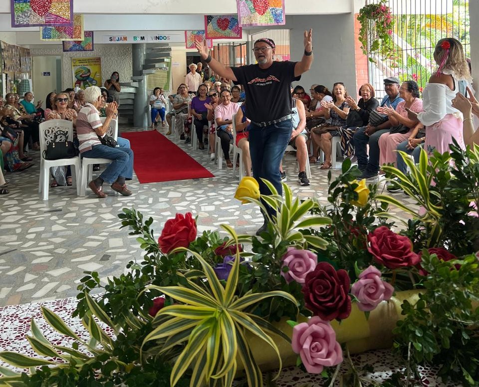 Festa da Primavera reúne idosos atendidos pela Prefeitura de Campina Grande em manhã de música e celebração